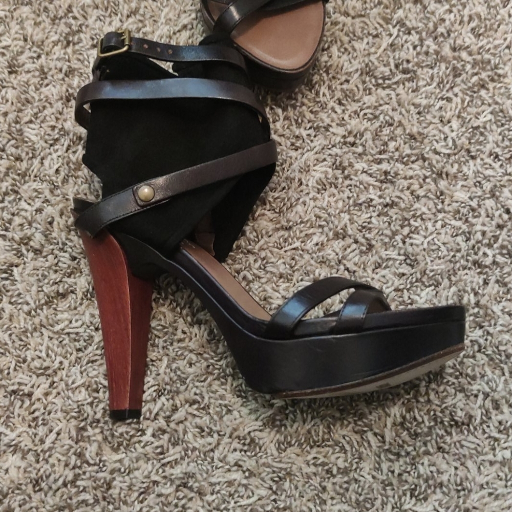 Ugg Collection - image 2